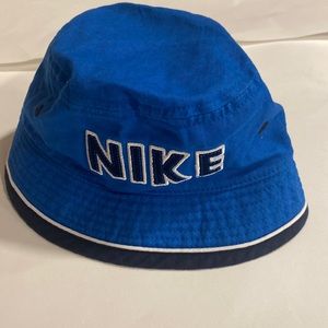 🎉HP🎉NIKE bucket Hat Nike logo vent holes blue white navy blue cotton Infant